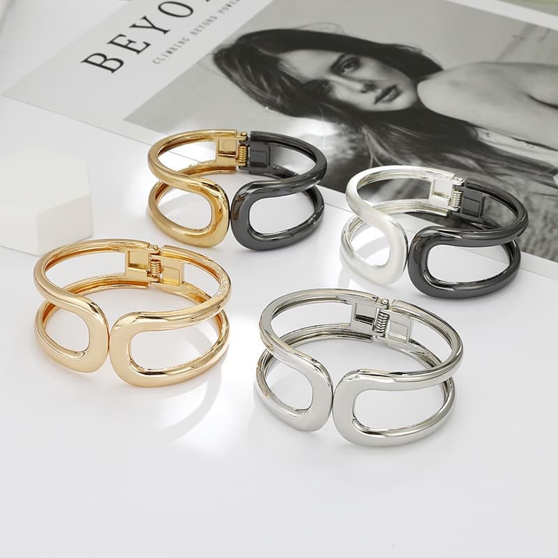 Pulsera dorada de aleación de zinc estilo europeo