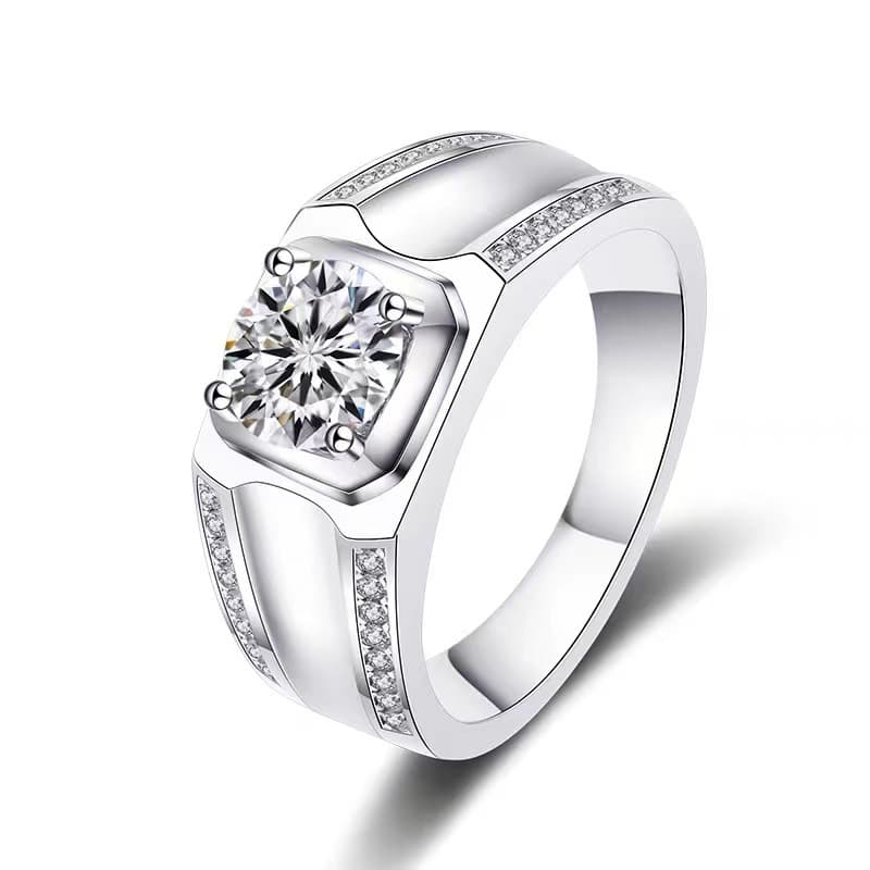 Anillo plateado con diamante versátil y clásico
