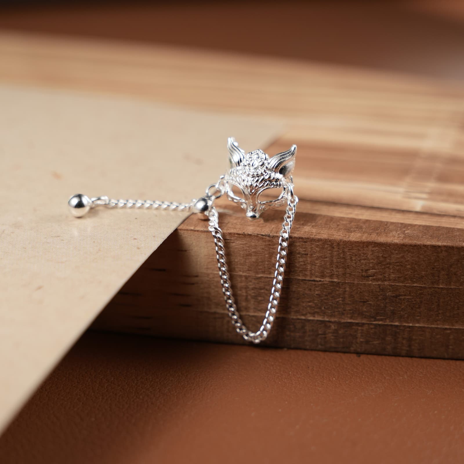 Anillo ajustable con máscara de zorro