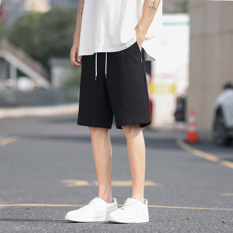 Shorts casuales livianos de color liso para hombre