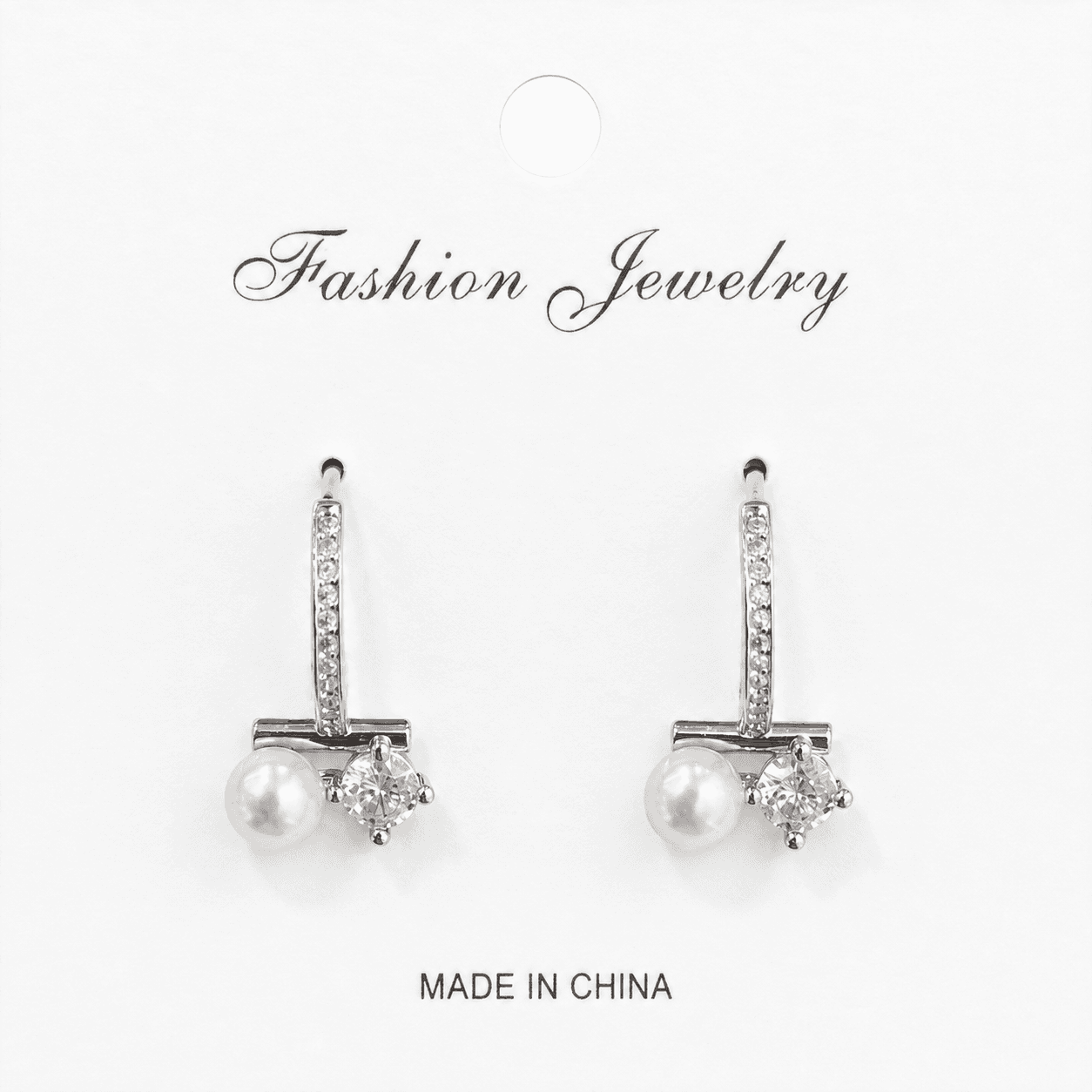 Aretes de perla con forma de T y aro de cristales