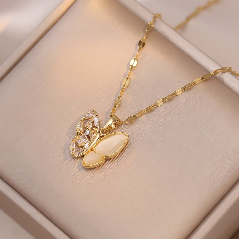 Collar elegante colgante de mariposa con ópalo para mujeres
