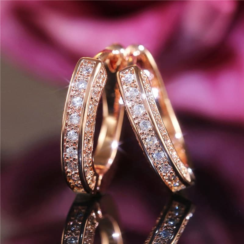 Aretes de tres lados con diamantes completos, clip y hebilla