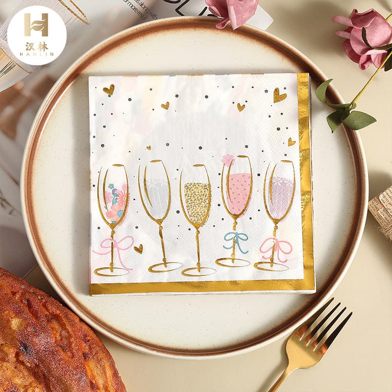 Servilletas de papel con acabado dorado para celebraciones