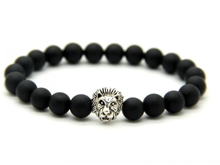 Pulsera de piedra tallada con diseño de león protector