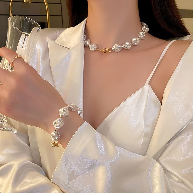 Juego de collar y pulsera de perlas barrocas