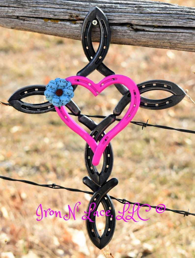 Herradura decorativa con corazón