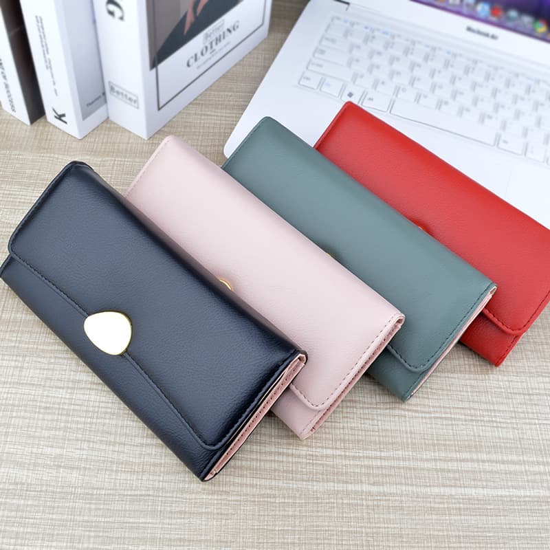 Cartera larga de cuero suave con múltiples compartimentos