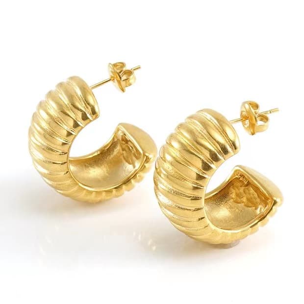 Aretes en forma de C, acero inoxidable con baño de oro 18K