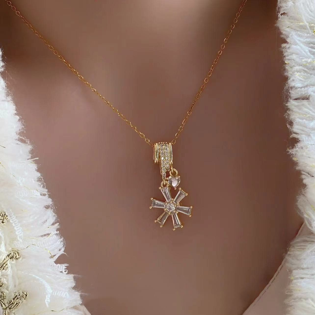 Collar de moda con copo de nieve y diamante