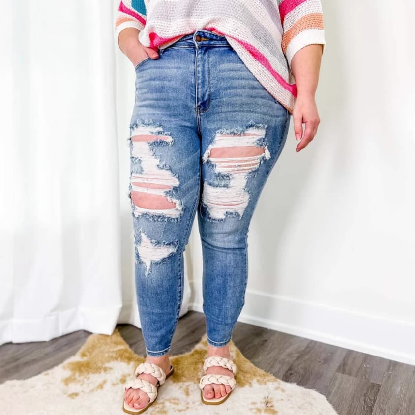 Pantalones ajustados denim con rotos decorativos