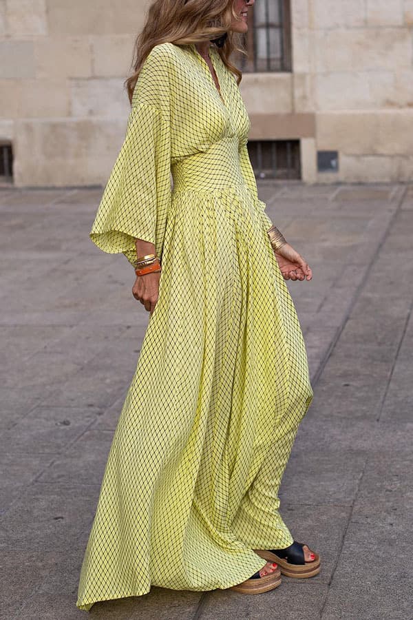 Vestido largo con escote en V y mangas murciélago