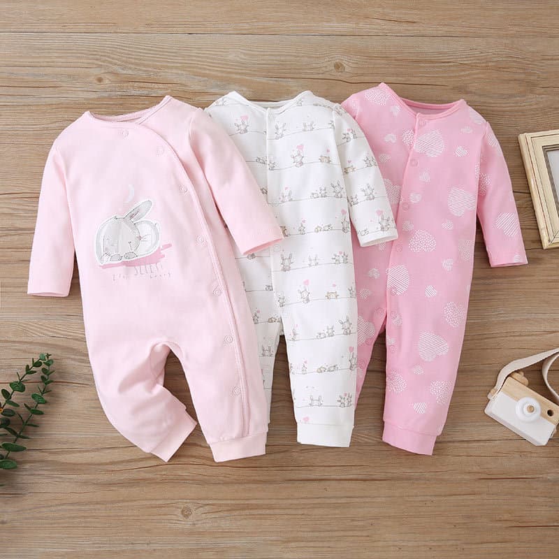 Conjunto de tres piezas para bebé estilo casual