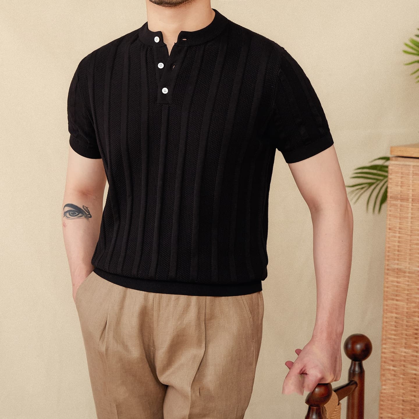 Camiseta de algodón con cuello Henry y rayas