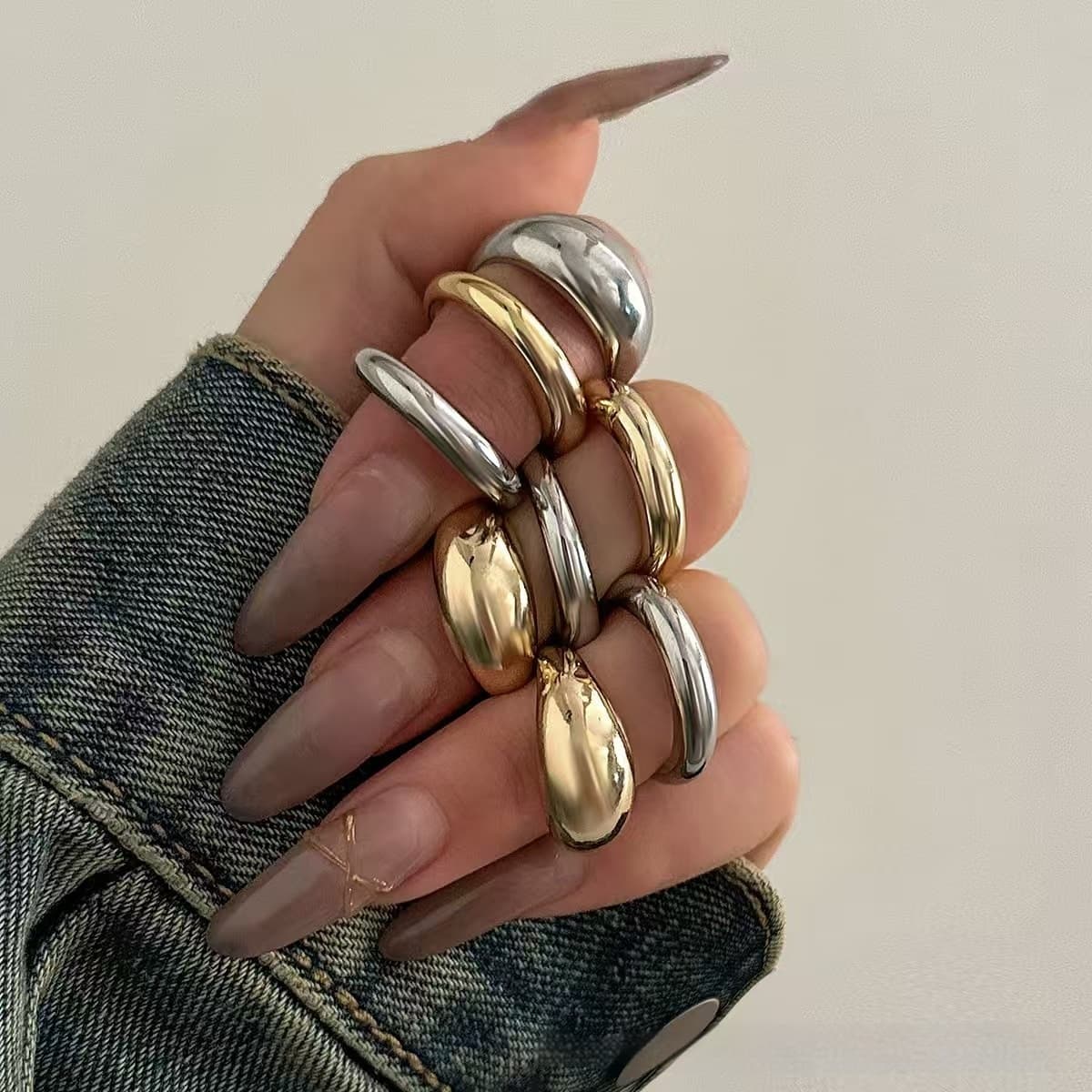 Juego de 8 anillos abiertos de geometría exagerada