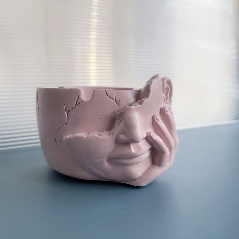 Cenicero decorativo de cemento con diseño artesanal