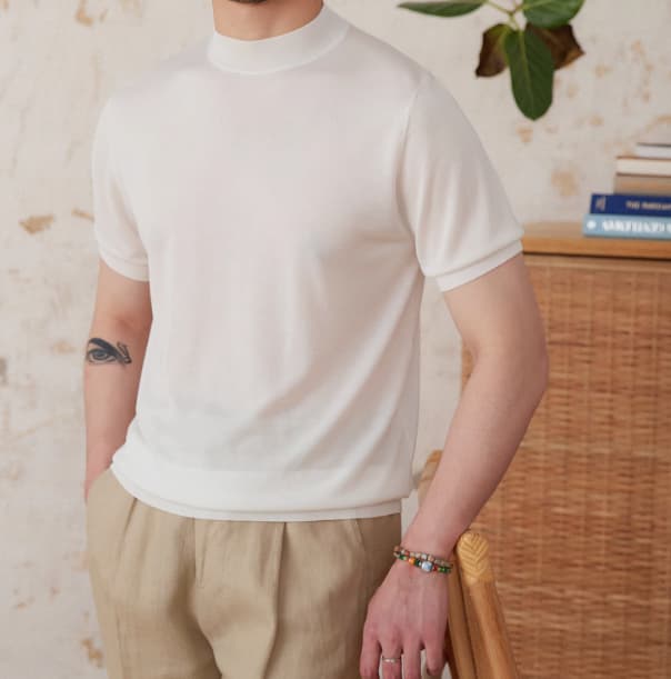 Camiseta manga corta ajustada con cuello redondo