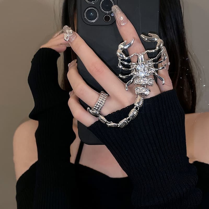Pulsera dedo completo con diseño scorpio