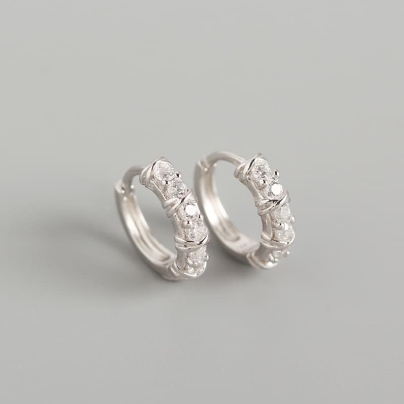 Aretes de diamante en plata con acabado chapado