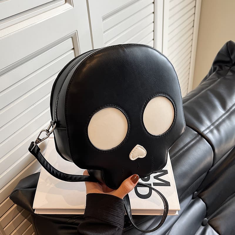 Bolsa redonda pequeña con diseño calavera