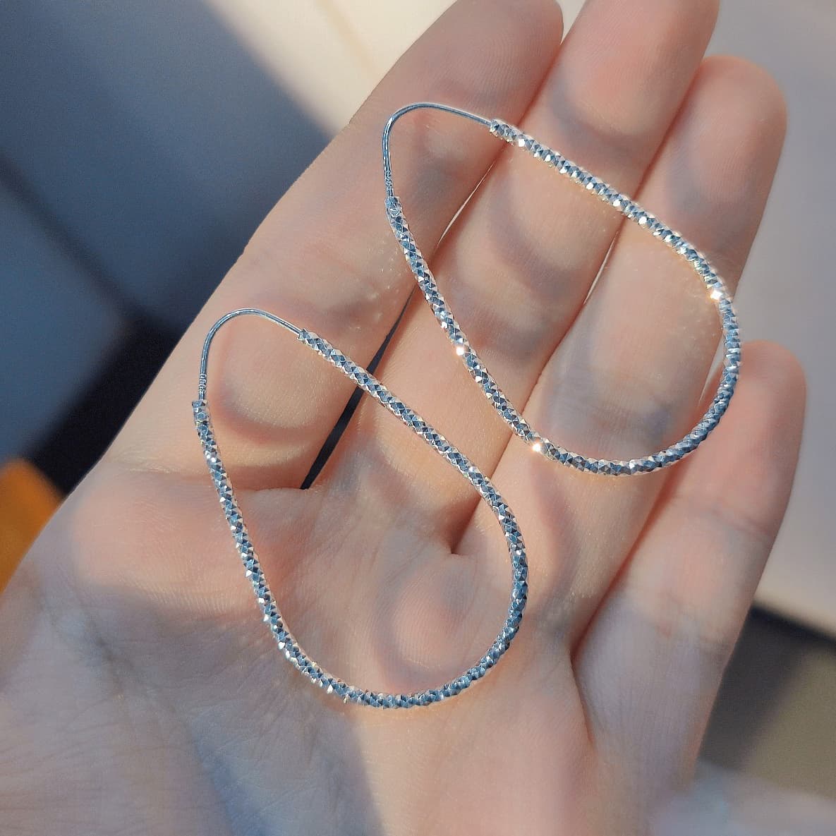 Aretes de argolla geométrica en plata esterlina minimalista