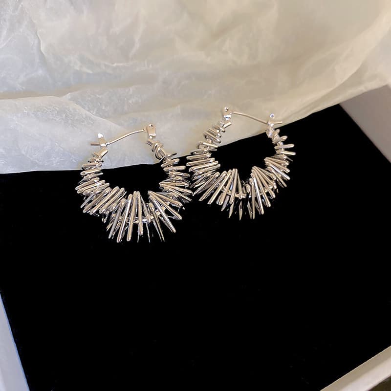 Aretes de plata de diseño minimalista para mujer