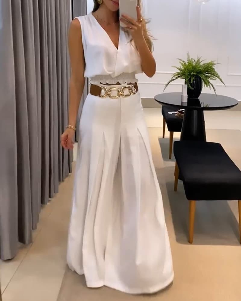 Traje deportivo blanco sin mangas con cuello en V