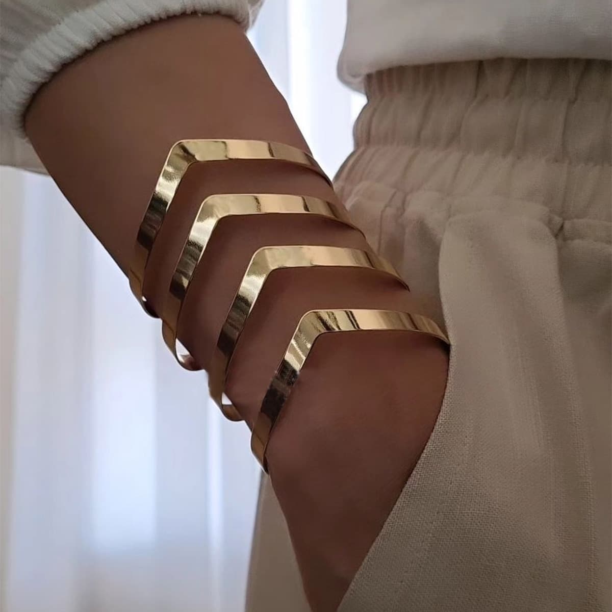 Pulsera de aleación en forma de onda V