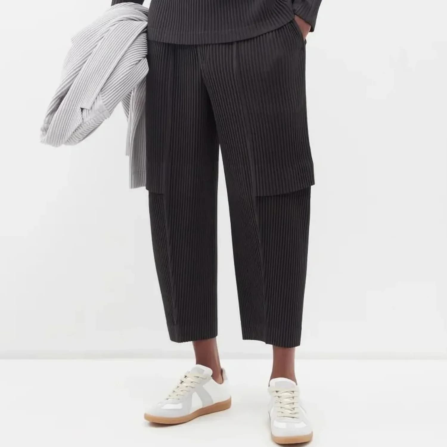 Pantalón ancho para hombre con pliegues elegantes