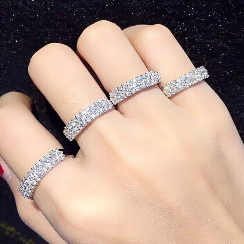 Anillo de tres capas con circones brillantes pavé