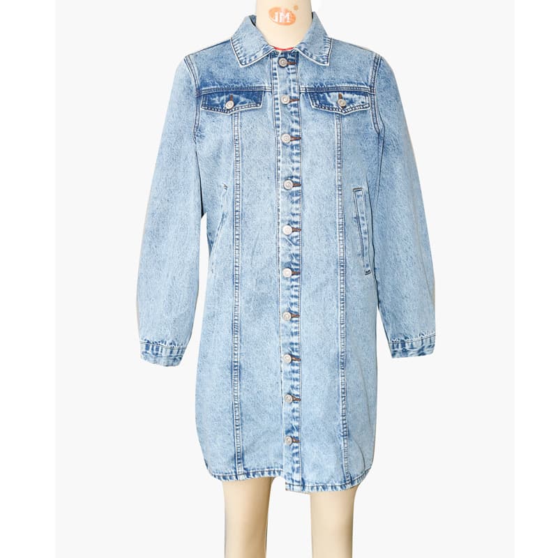 Abrigo denim con cuello polo y manga larga, ajuste entallado