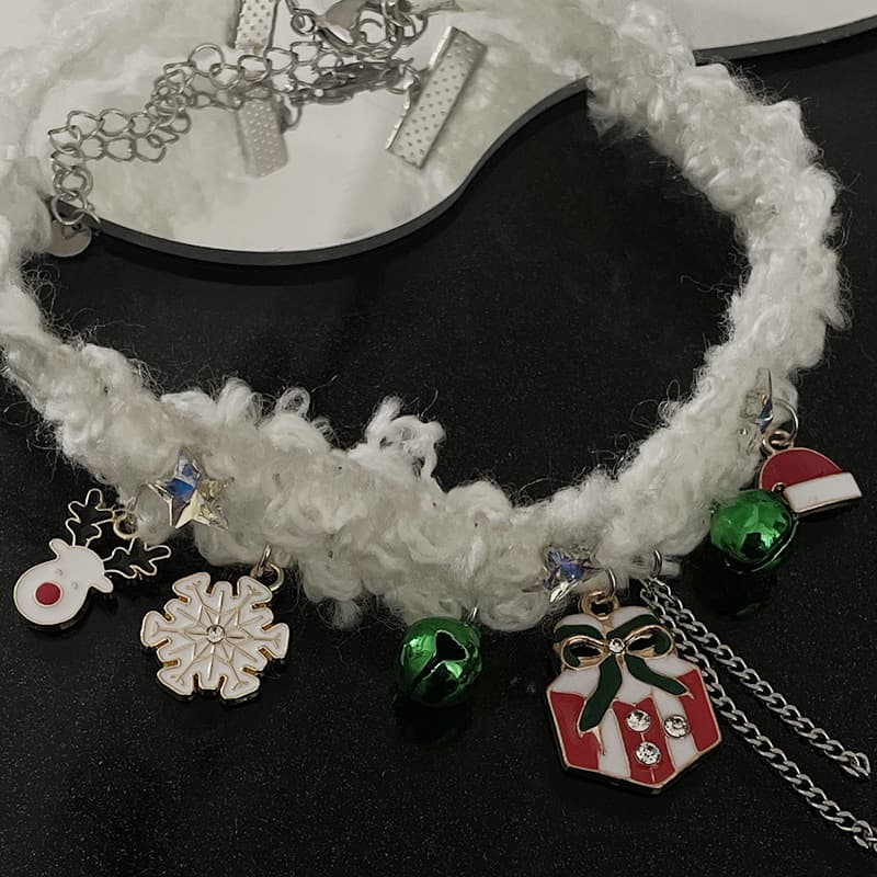 Collar navideño con campana, copo de nieve y reno