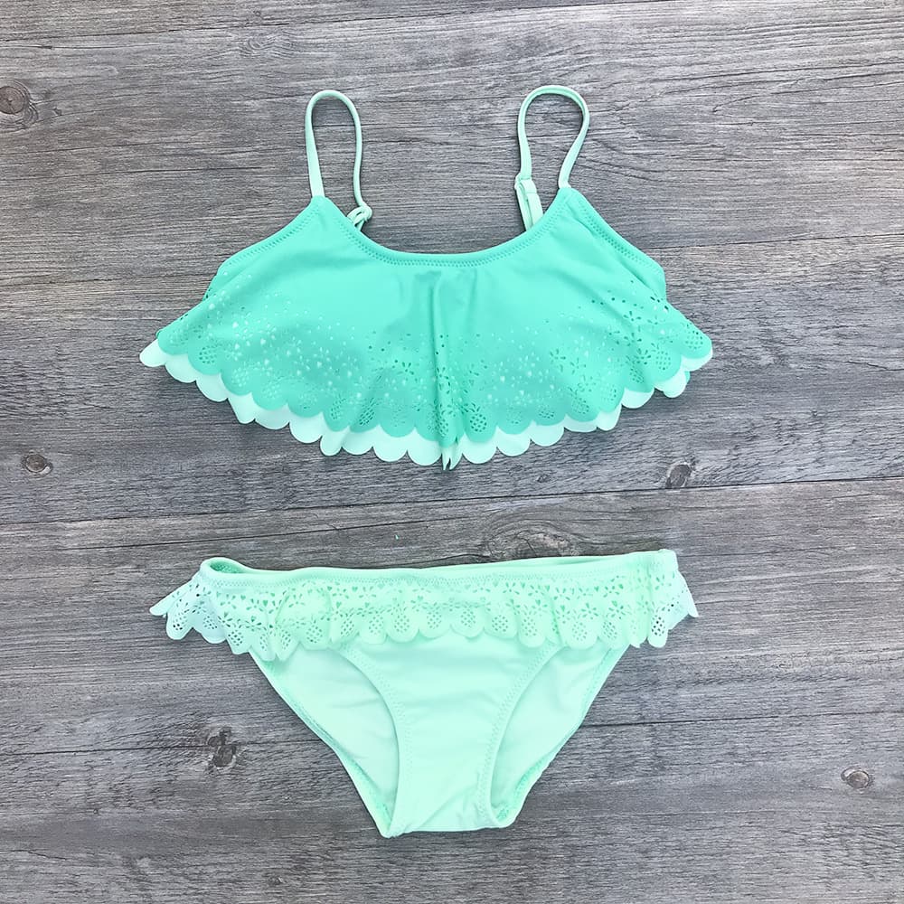 Bikini calado con volantes para niñas