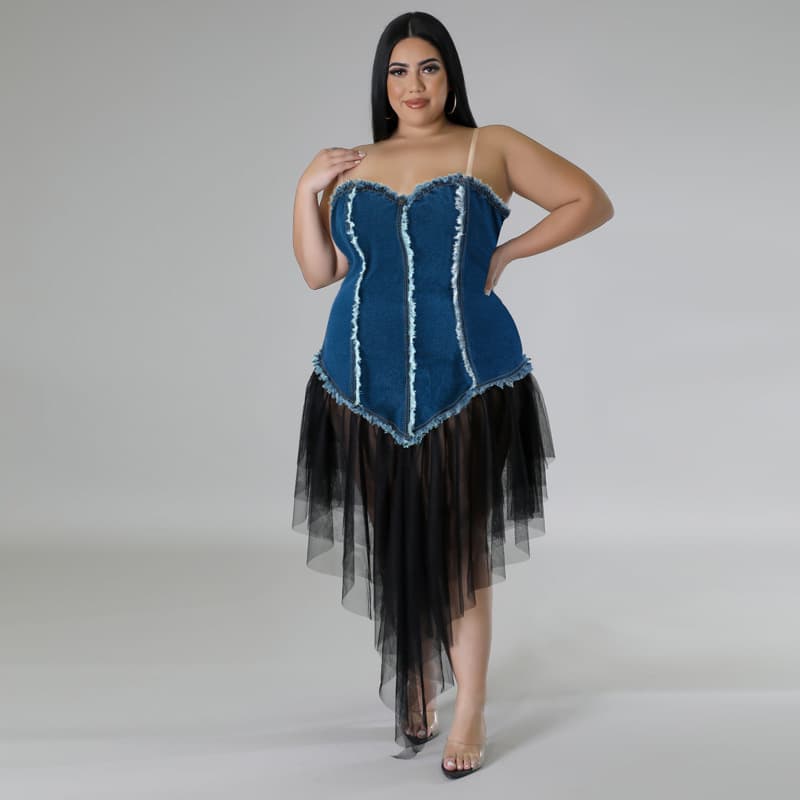 Vestido de mezclilla con detalles de malla