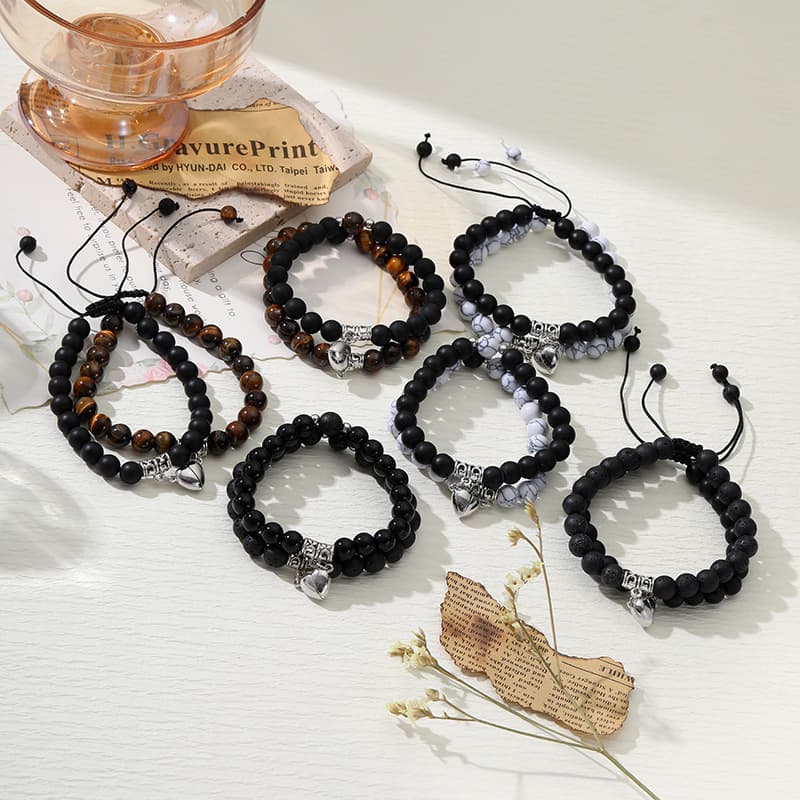 Pulsera de pareja en piedra con diseño de corazón