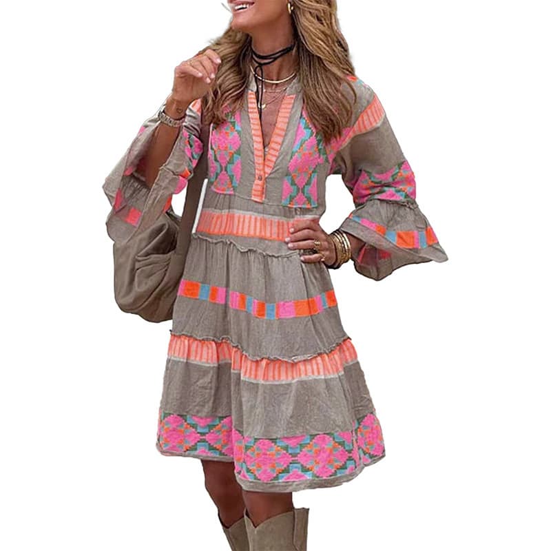 Vestido estampado con cuello en V y mangas acampanadas