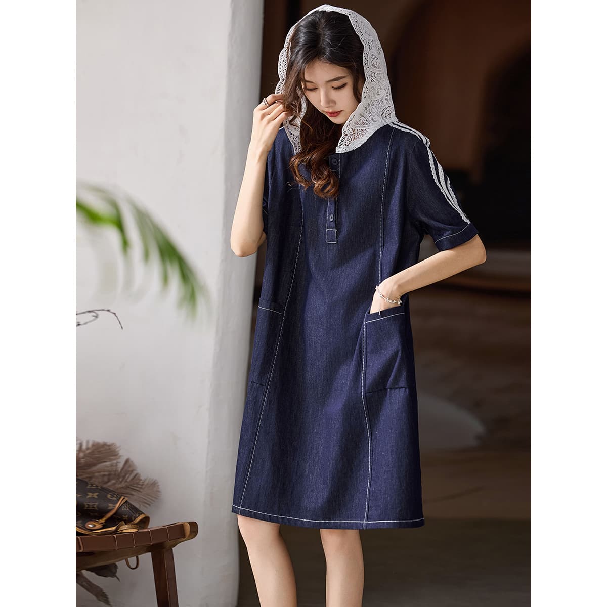 Vestido denim con capucha y encaje, talla grande