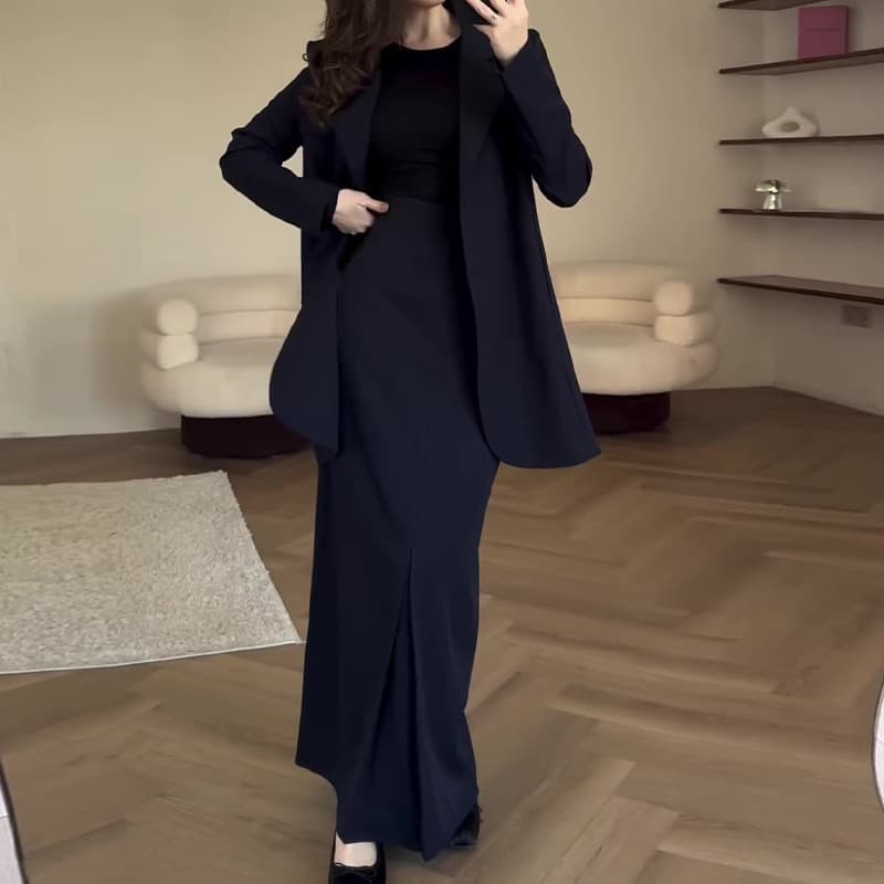 Traje ejecutivo con falda y chaqueta para oficina