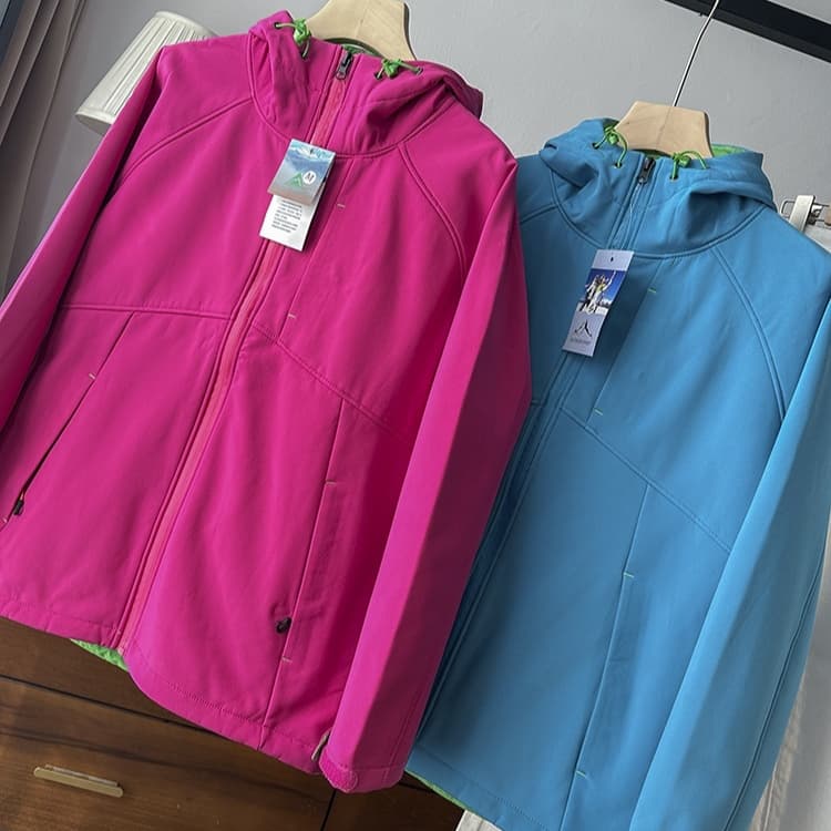 Chaqueta outdoor con forro de terciopelo compuesto