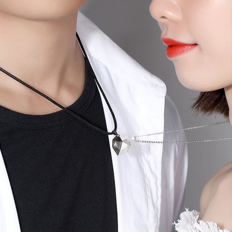 Collar magnético de corazón para parejas