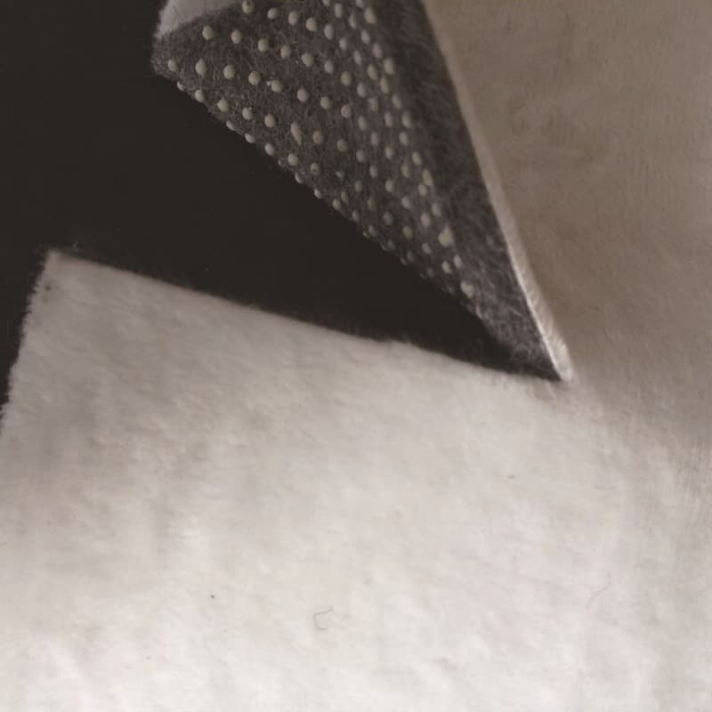 Alfombra geométrica gris en estilo abstracto moderno