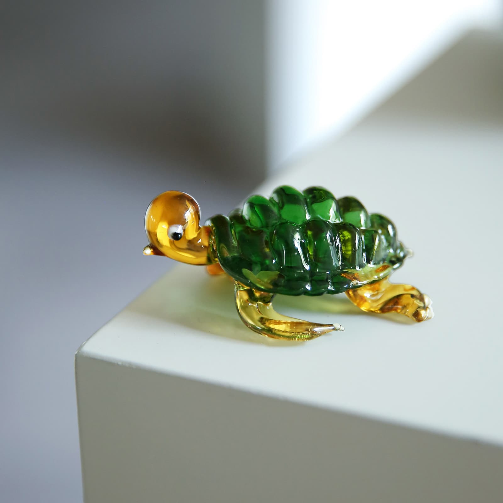 Adorno de vidrio hecho a mano con forma de animal
