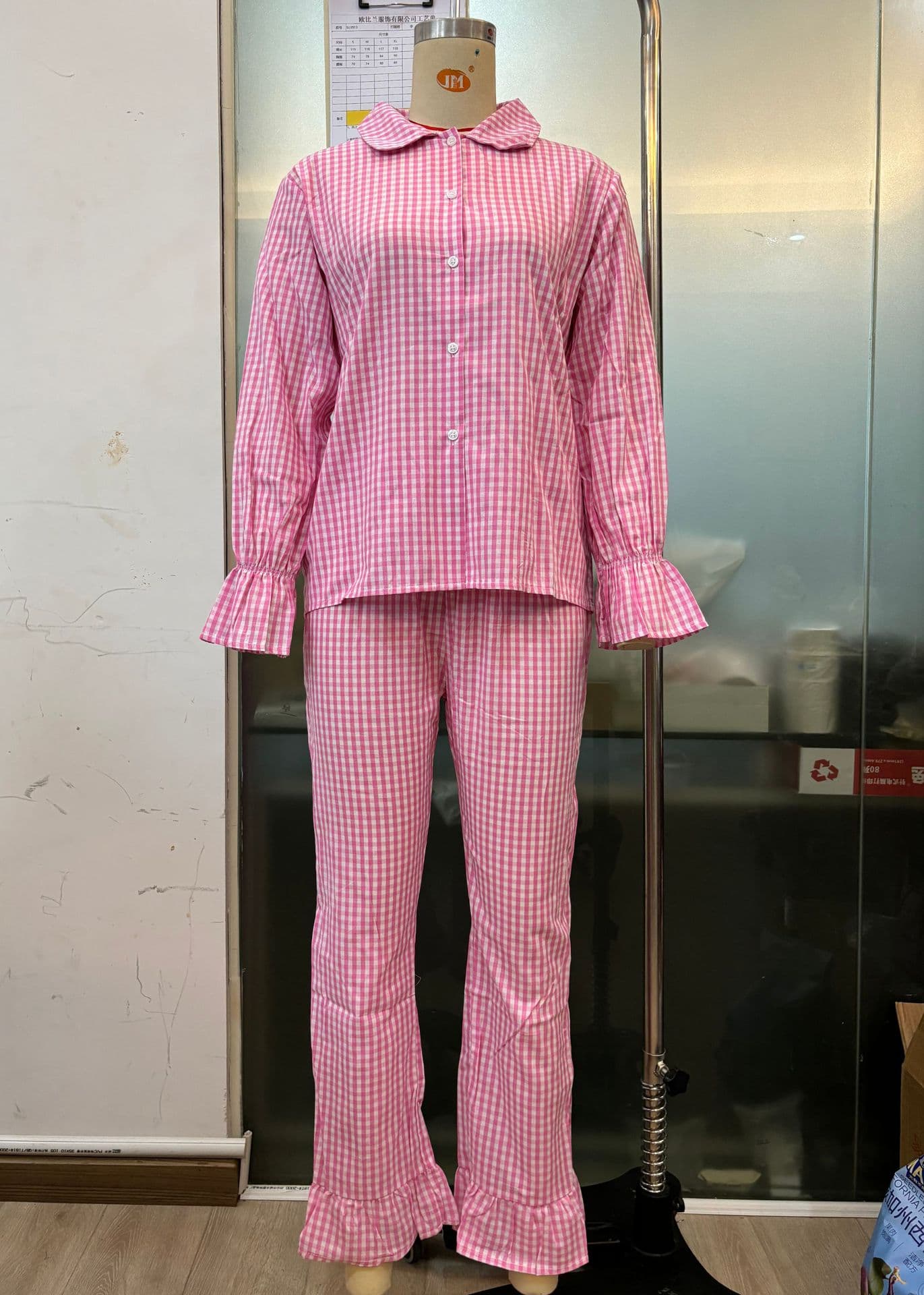 Conjunto casual de blusa acampanada y pantalones de malla