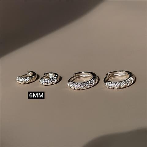 Aretes de circón redondos con electroplaca