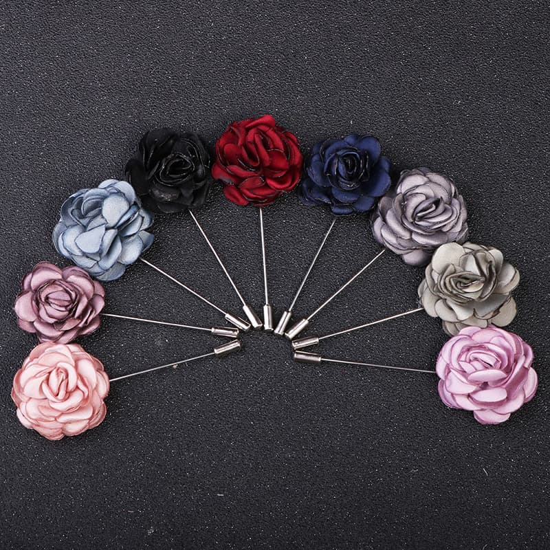 Broche floral de tela con diseño tridimensional