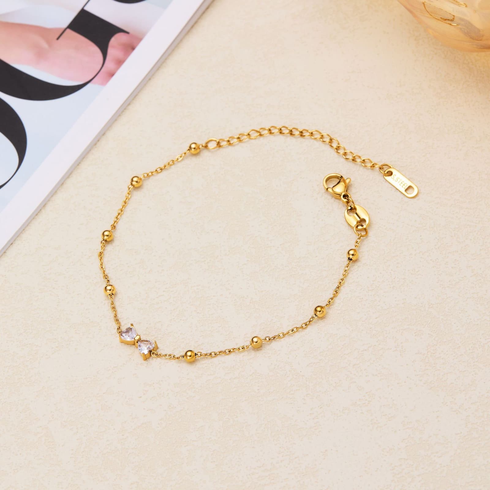 Juego de pulsera y accesorios con moño de circonita