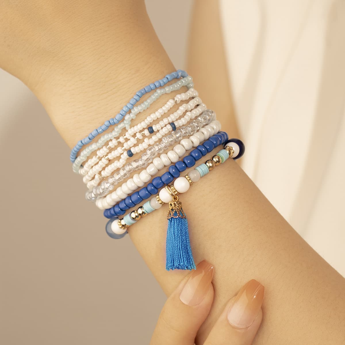Pulsera de cuentas con colgante borla azul pavo real
