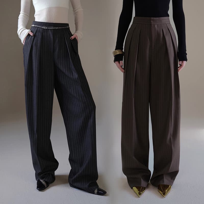 Pantalones de traje a rayas con estilo retro artístico