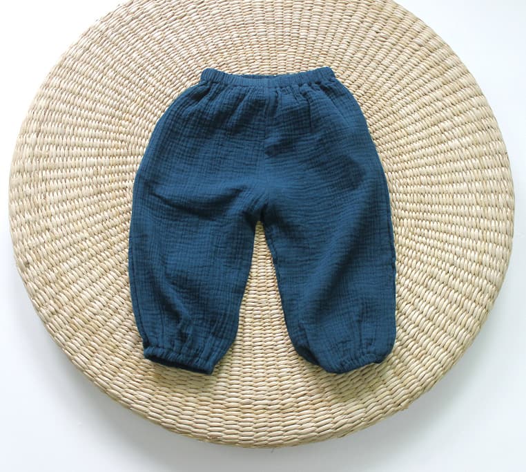 Pantalones infantiles de algodón color sólido