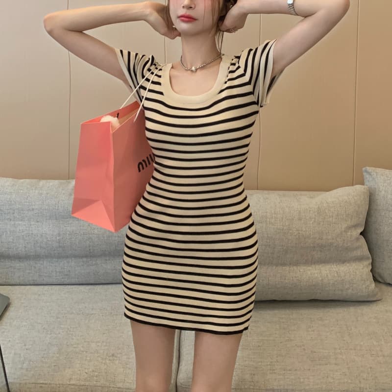 Vestido de rayas con manga corta para el verano